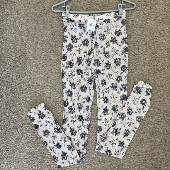 Free People Layered in Lace Sheer Leggings Size Small in Ivory Combo NWT - Picture 2 of 10